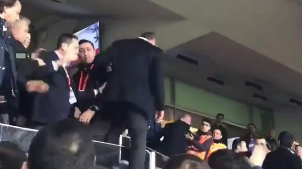 VIDEO| Akuza për humbjen e derbit, presidenti i Fenerbahce sulmon tifozët