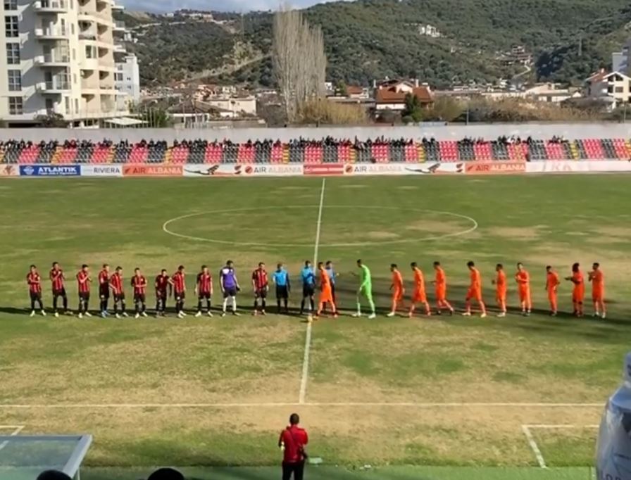 VIDEO/ Vllaznia e Laçi nuk falin, bëjnë detyrat e shtëpisë për 45′