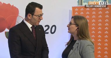 Alket Hyseni përpiqet ti mbushë mendjen gazetares: Jeni në rrugën e mbarë!