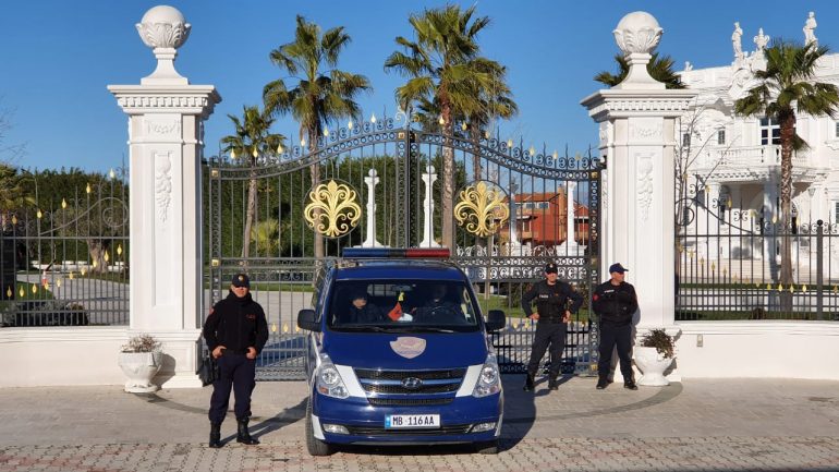 “Forca e Ligjit” në Shijak, zbarkon në resortin ku u mbajt viktima Jan Prenga