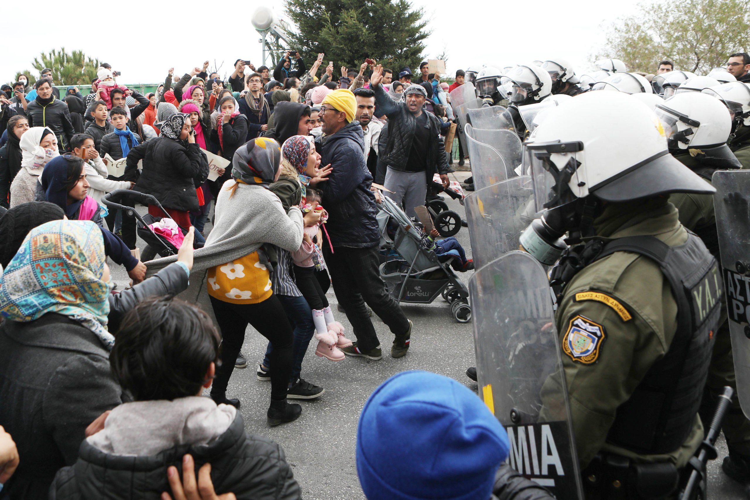 Protestat e emigrantëve në ishujt greke, zemërohen banorët: Qeveria të ndërhyjë