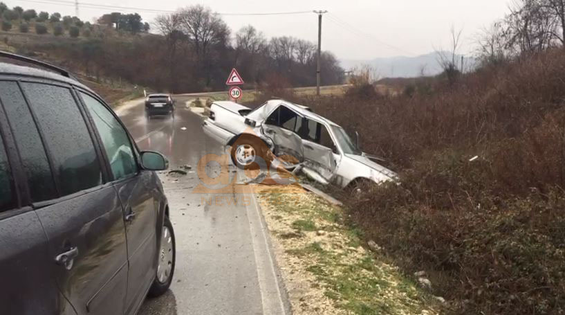 VIDEO/ Makina e bërë copë, 4 të plagosur në Fier