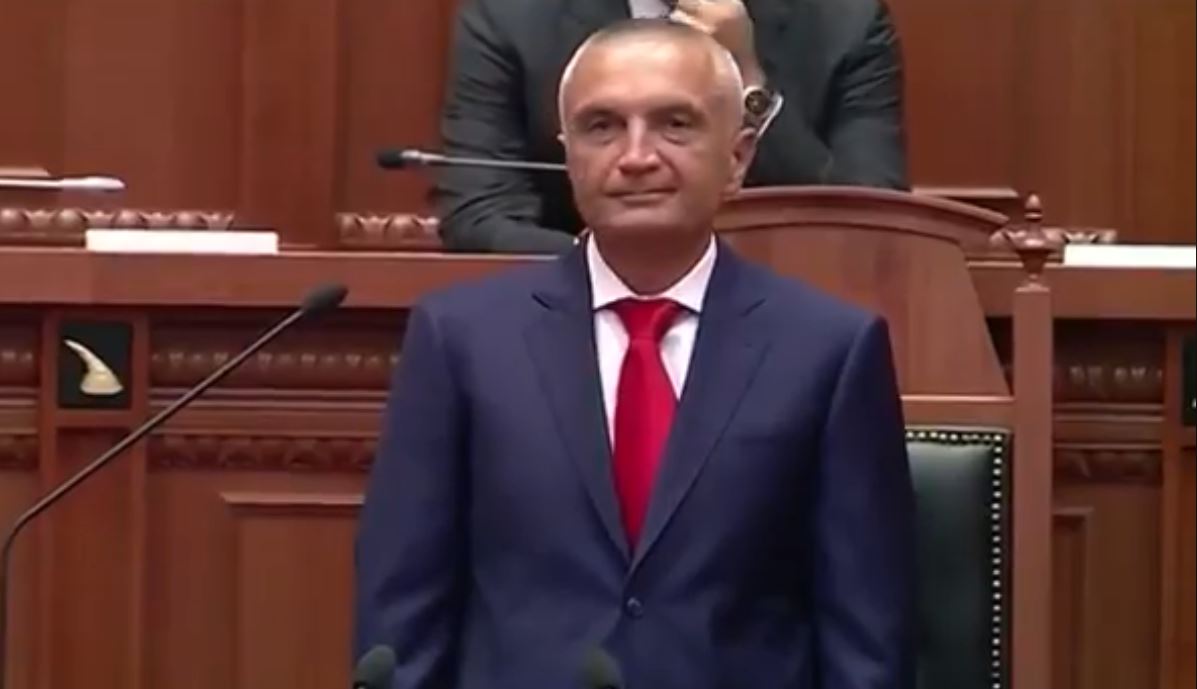 Vazhdon “beteja” mes Metës dhe mazhorancës, Presidenti “kthen pas” ligjin për gjyqtarët e prokurorët