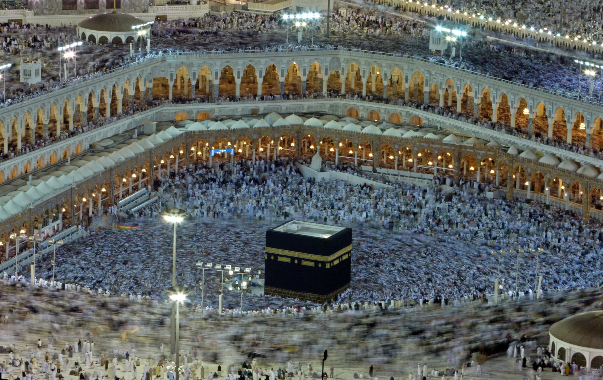 Arabia Saudite merr masën ekstreme ndaj myslimanëve që vizitojnë Qaben