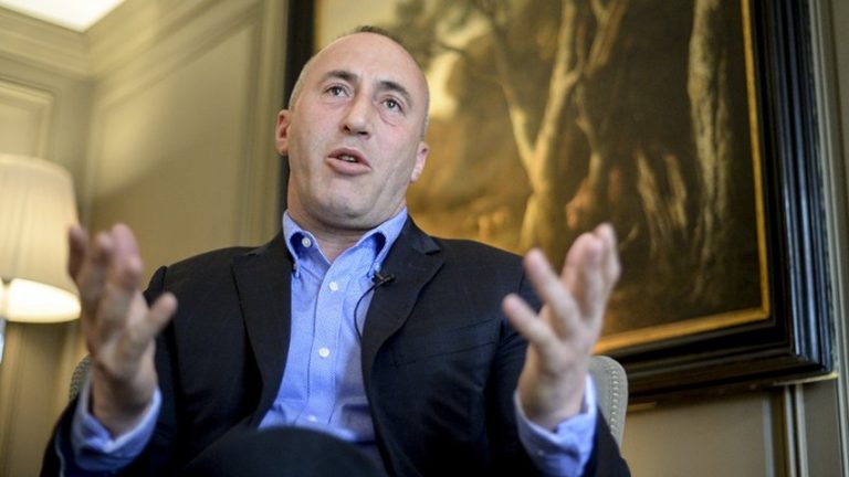 Haradinaj thirrje Kurtit: Mos hiq taksën ndaj Serbisë!