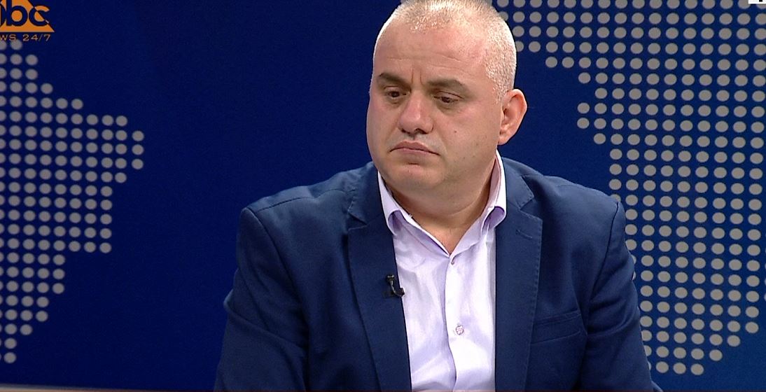 “Bosët e vërtetë në Shqipëri nuk lëvizin me makina të blinduara”, Artan Hoxha: Çfarë pashë mbrëmë në Bllok