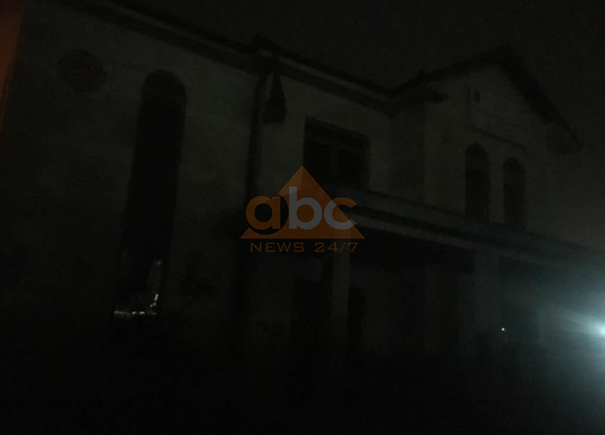 Zjarrfikjsa e Vorës pa energji elektrike, bashkia s’ka bërë pagesën