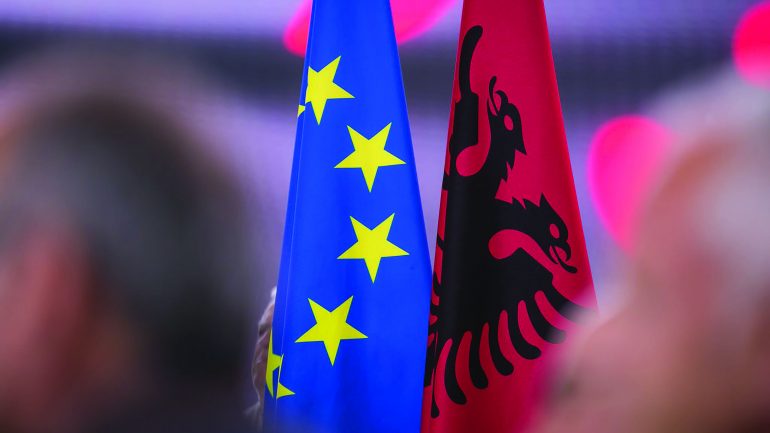 EKSKLUZIVE/ Del raporti i ndërmjetëm i Komisionit Europian: Hapni negociatat me Shqipërinë!