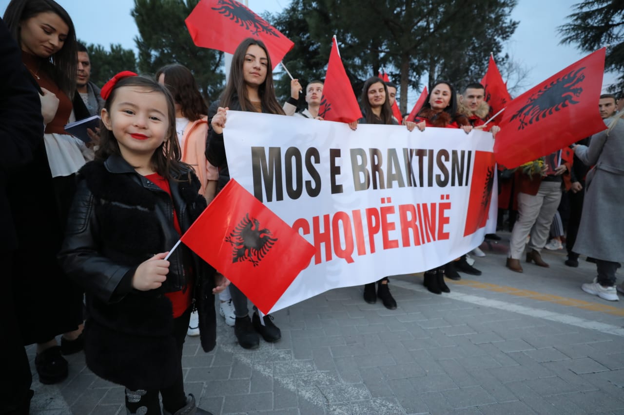 Protesta në Bulevard, zbulohen personalitetet që do të mbajnë fjalën në tubim, Meta i fundit!