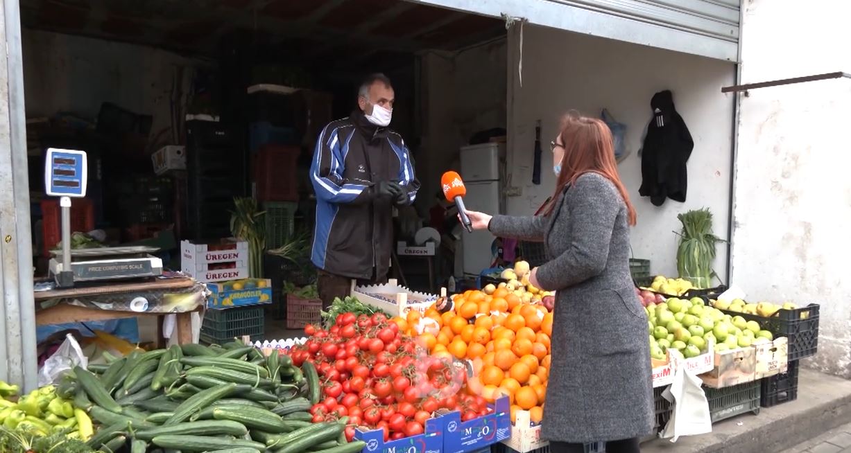 “ABC News” në tregun e fruta-perimeve të Kamzës, tregtarët ankohen se kanë rënë shtitjet