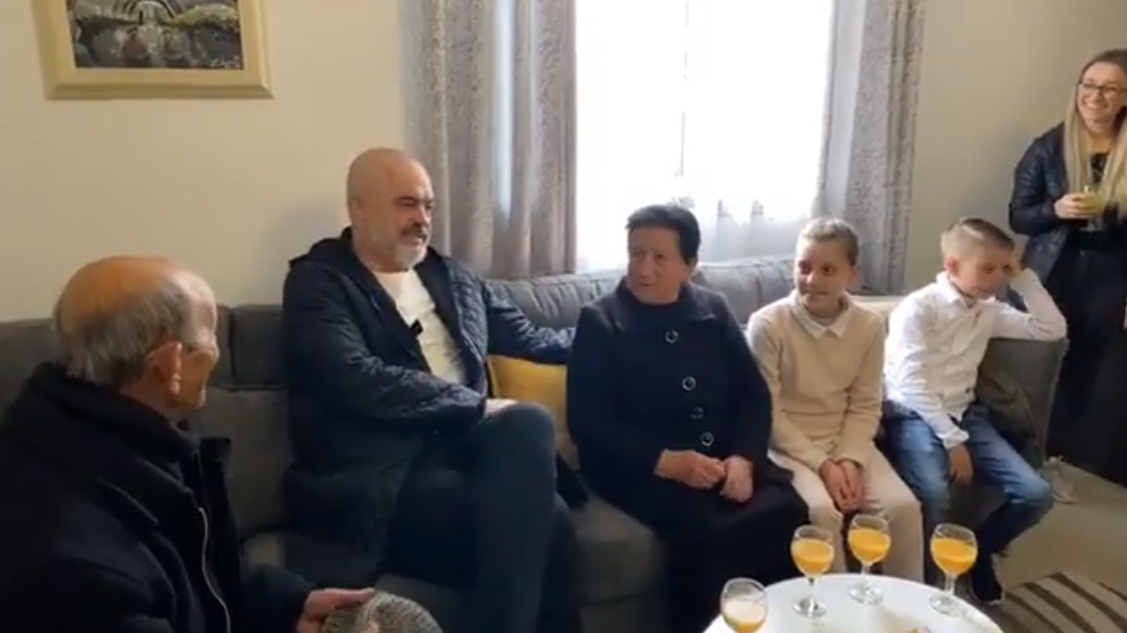 Çuni i sapofejuar ndau çadrën me prindërit, tërmet brenda: Rama tregon të pathënat nga Thumana