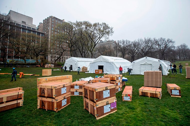 New York ndërton spitalin për të trajtuar të infektuarit në Central Park