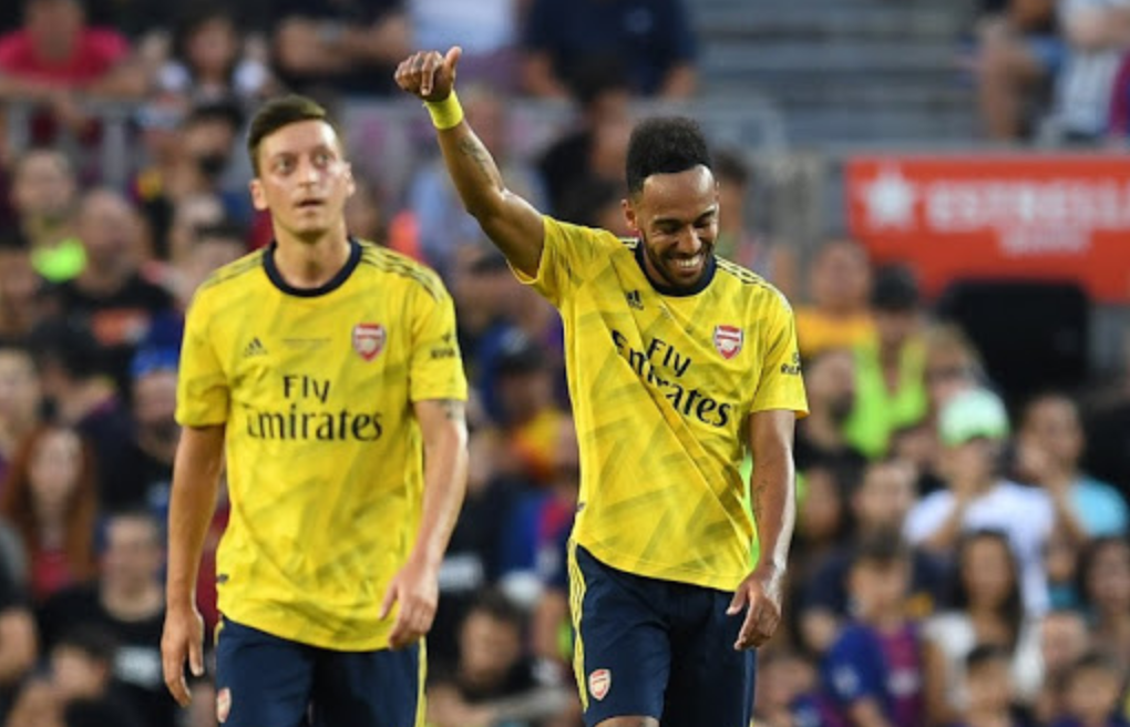 Aubameyang nuk pranon të rinovojë me Arsenalin, fajin e ka… Mesut Ozil