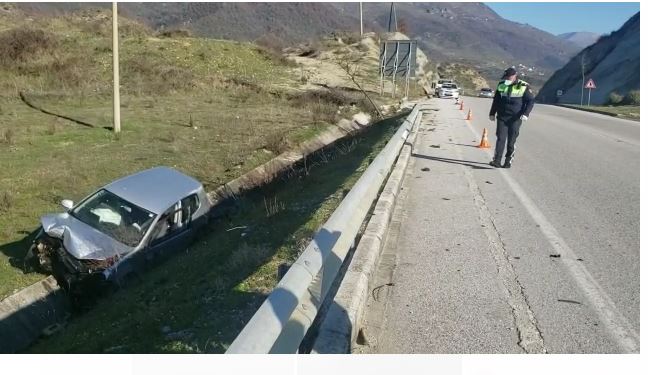 Aksident në aksin Tepelenë-Gjirokastër, plagosen tre persona