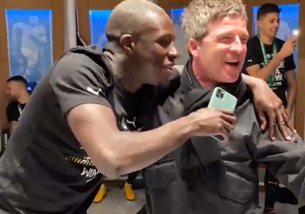 VIDEO | Mendy ndez atmosferën, City feston nën tingujt e “Wonderwall”