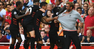 Dashuria e madhe për Liverpool, tifozi tajlandez i surprizon të gjithë