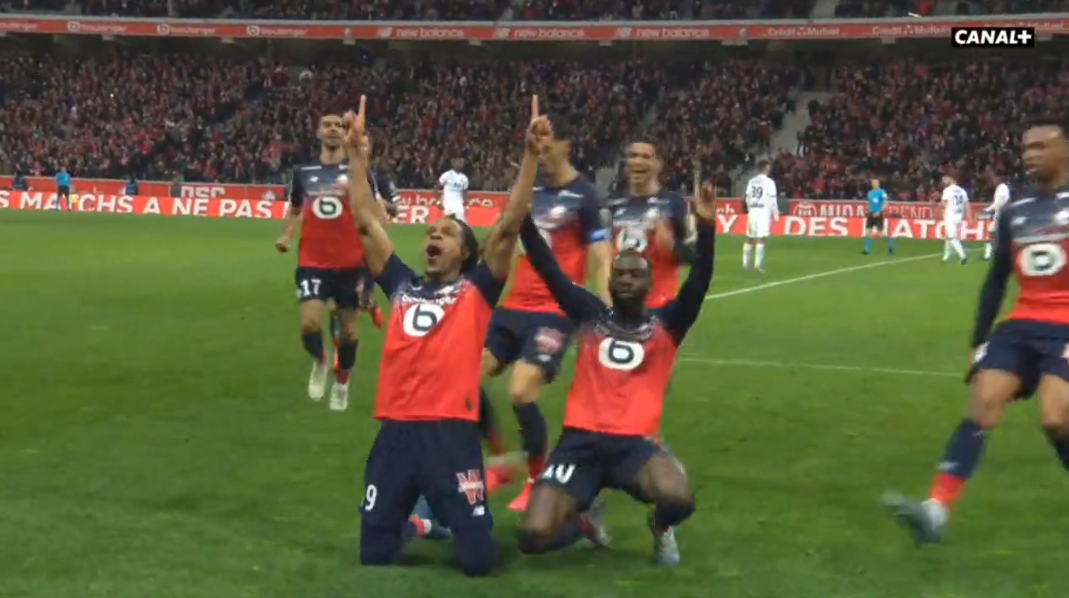 VIDEO | E mbani mend Loic Remy? I shënon supergol Lyonit në Ligue 1