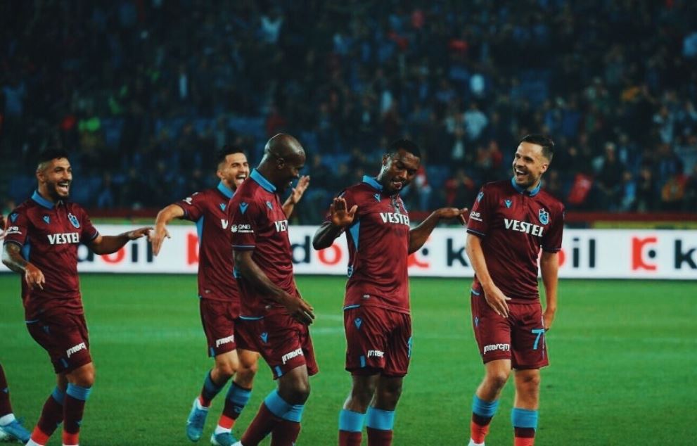 Tjetër “shuplakë” për sulmuesin e njohur anglez, e largon dhe Trabzonspor