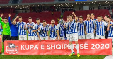 VIDEO | Tirana nuk “ngopet” me trofe, edhe U-19 kampione e Shqipërisë