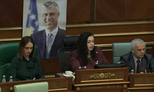 Vjosa Osmani i refuzoi seancën në Kuvend, Thaçi paralajmëron konferencë