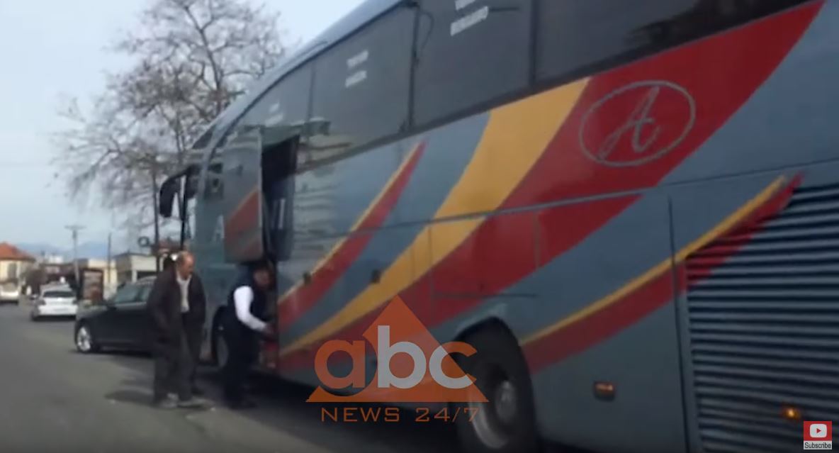 Vinte nga Italia, ndalohet autobusi me pasagjerë në Muriqan