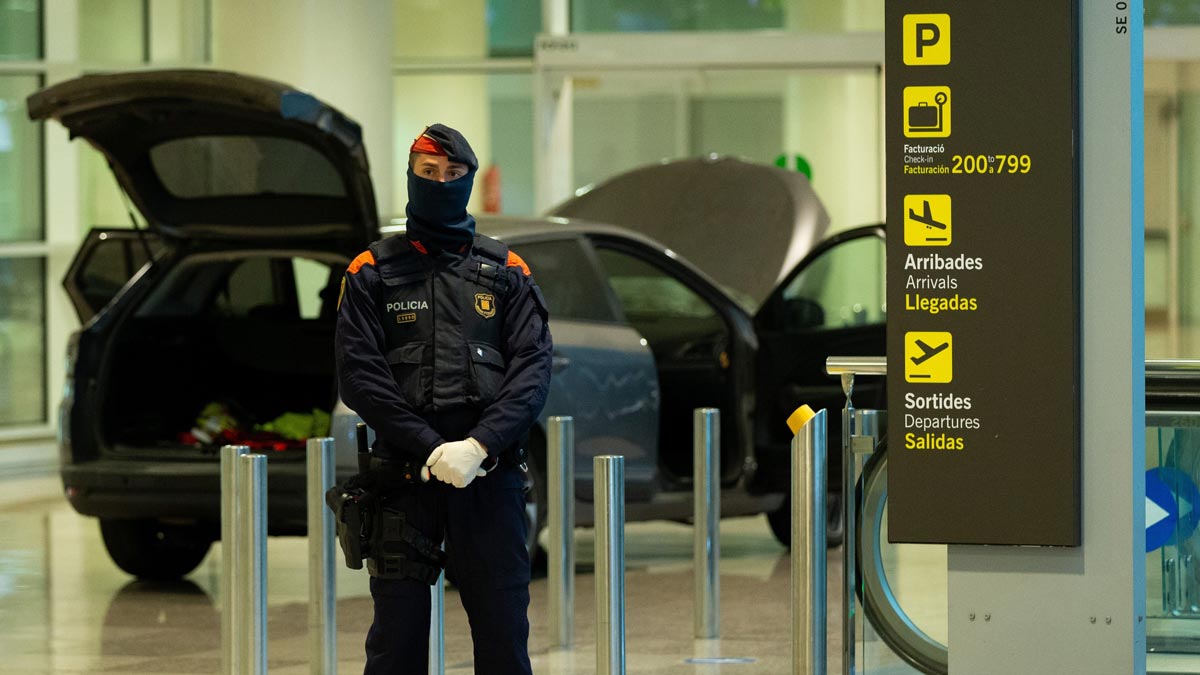 Dy shqiptarë alarmojnë Barcelonën me thirrje ekstremiste, përplasin makinën në aeroport