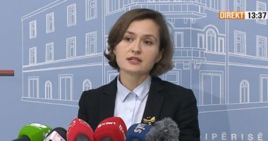 Shahini njofton skemën e re: Libra falas për nxënësit e klasave 1-7