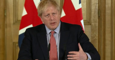 Koronavirusi/ Kryeministri Boris Johnson letër 30 milion familjeve britanike