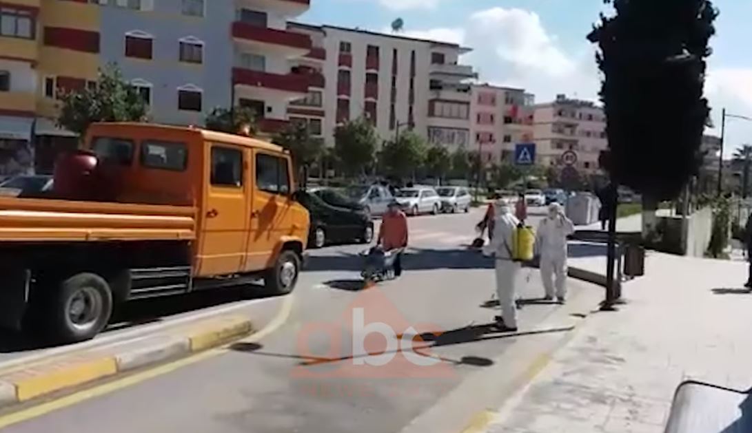 VIDEO/ Dezinfektohen vendet e të prekurve me koronavirus në Elbasan dhe Patos