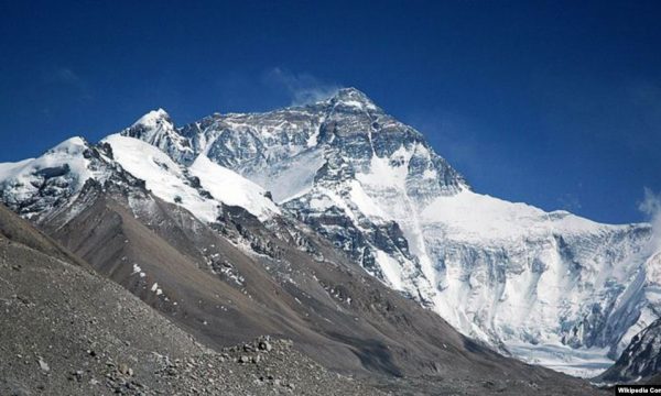 Koronavirusi ndalon ngjitjen në malin Everest