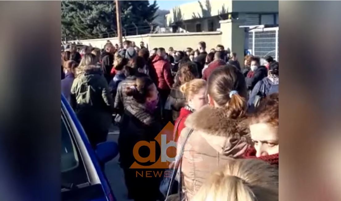 Mbyllen fasonet dhe call center-et, punonjësit protestuan për kushtet e punës