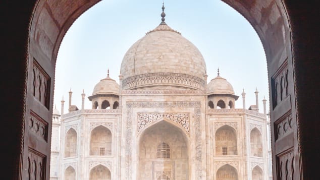 India mbyll Taj Mahal, rrezikohen nga koronavirus 1.3 miliardë banorë