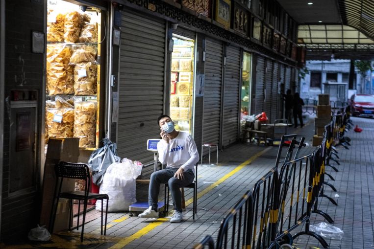 Kina rihap restorantet dhe dyqanet, 70 mijë persona të shëruar nga 81 mijë të infektuar