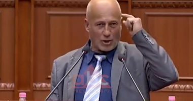 Kostaq Papa ngatërron fjalët në Kuvend: Jemi popull i vogël! Qeveria të veprojë sipas OBSH