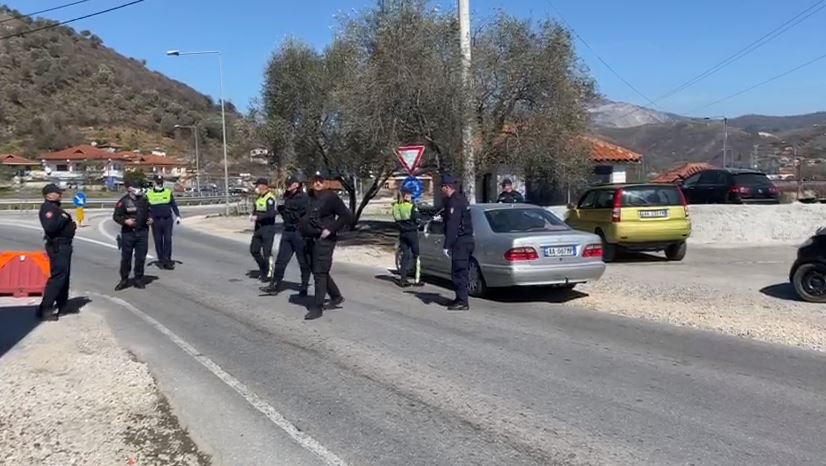 Të pabindurit thyejnë rregullat, ushtria dhe policia gjoba e shoqërime në Durrës, Vlorë, Fier, Lezhë e Elbasan