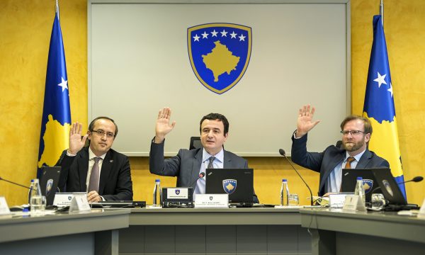 Frika nga koronavirusi, qeveria e Kosovës ndërpret mësimin deri më 27 mars