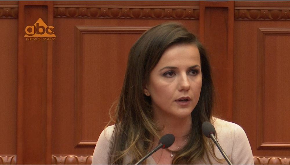 “Kam qenë viktimë e dhunës”: Rudina Hajdari bën deklaratën e fortë në Kuvend