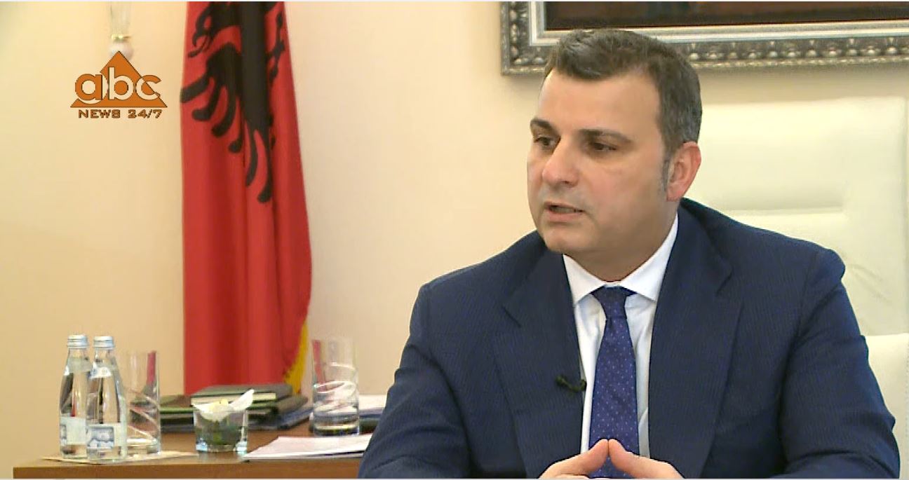 Banka e Shqipërisë pezulloi pagesën e kësteve të kredisë për tre muaj, Sejko shpjegon për ABC News se kush përfiton