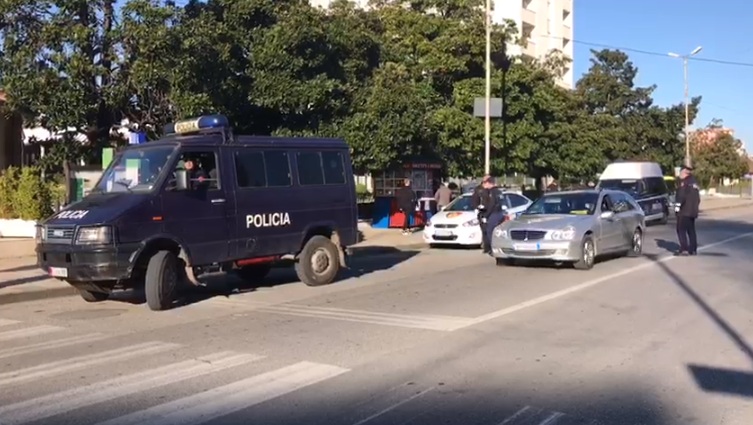 Shkelën “shtetrrethimin”, shoqërohen në polici 50 shoferë