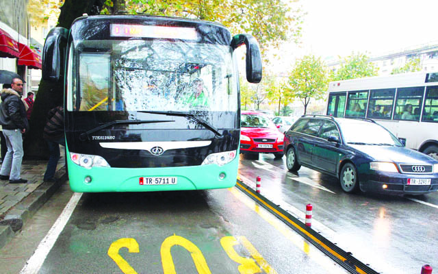 Koronavirusi, në këto zona do të ketë shërbim transporti publik në Tiranë për personelin mjekësor