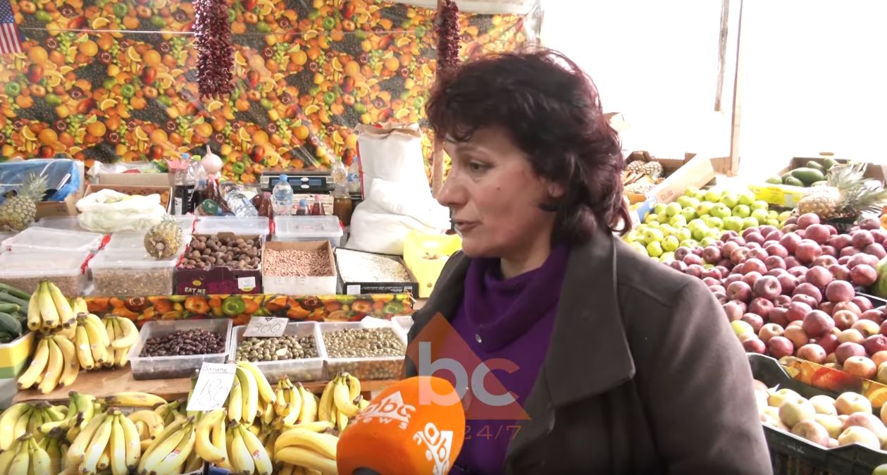 “Këtu përfitojnë nga fakteqësitë”/ Rriten çmimet e fruta perimeve, limonet 300 lekë, portokallet 180 lekë