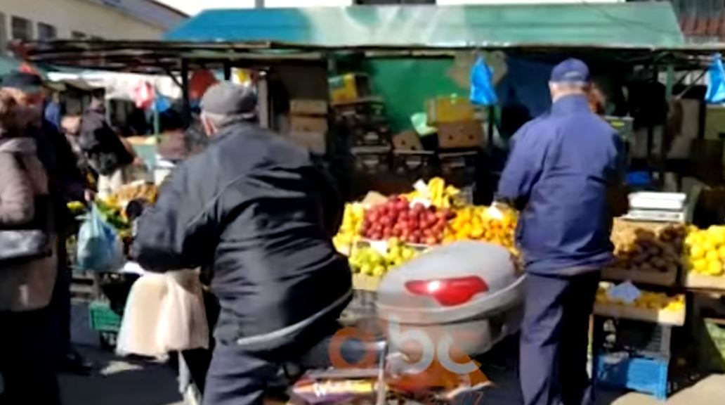 Shkodranët binden urdhrit, rrugët e boshatisura, vetëm në tregje ka lëvizje