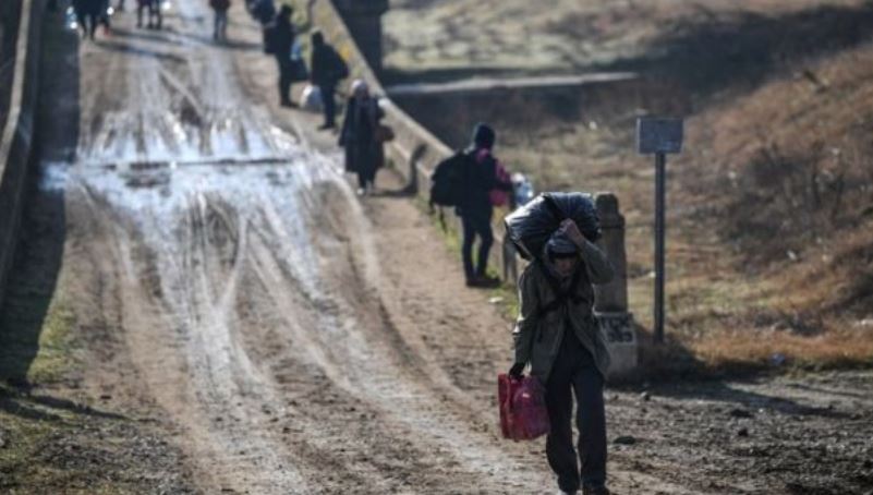 Turqia “hapi dyert” për refugjatët, qeveria greke thërret mbledhje të jashtëzakonshme