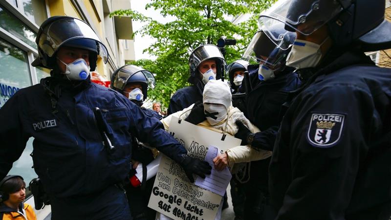 Protestuan kundër masave ndaj koronavirusit, mbi 100 të arrestuar në Gjermani