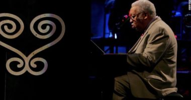 Legjenda e jazz amerikan vdes me Covid-19