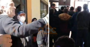 Emigrantët në një hotel në Pogradec protestë pa distancë dhe pa maska: Na futën këtu si derra