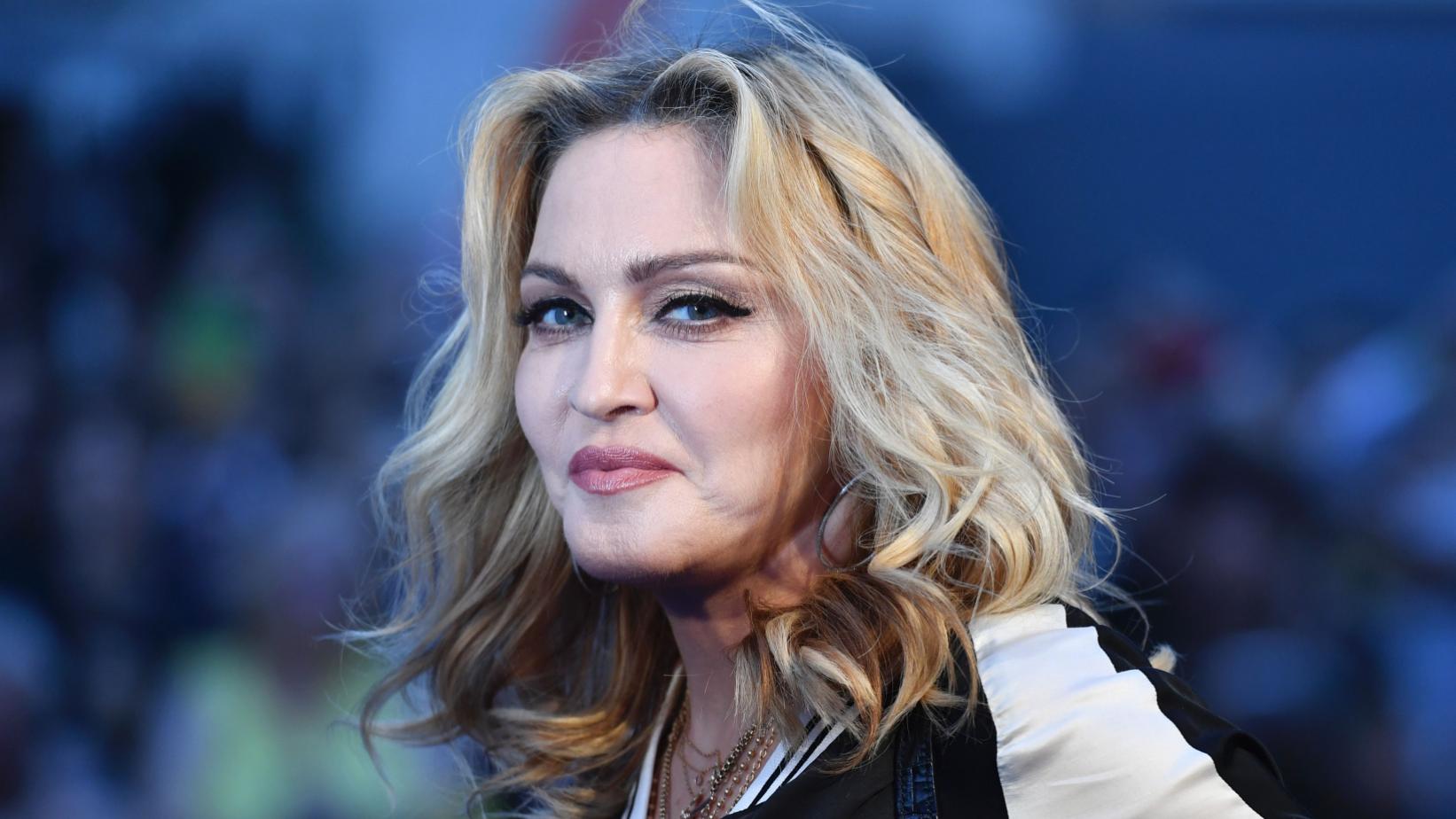 Madonna humb 3 persona të dashur për shkak të Covid-19: “Jam e dërrmuar”