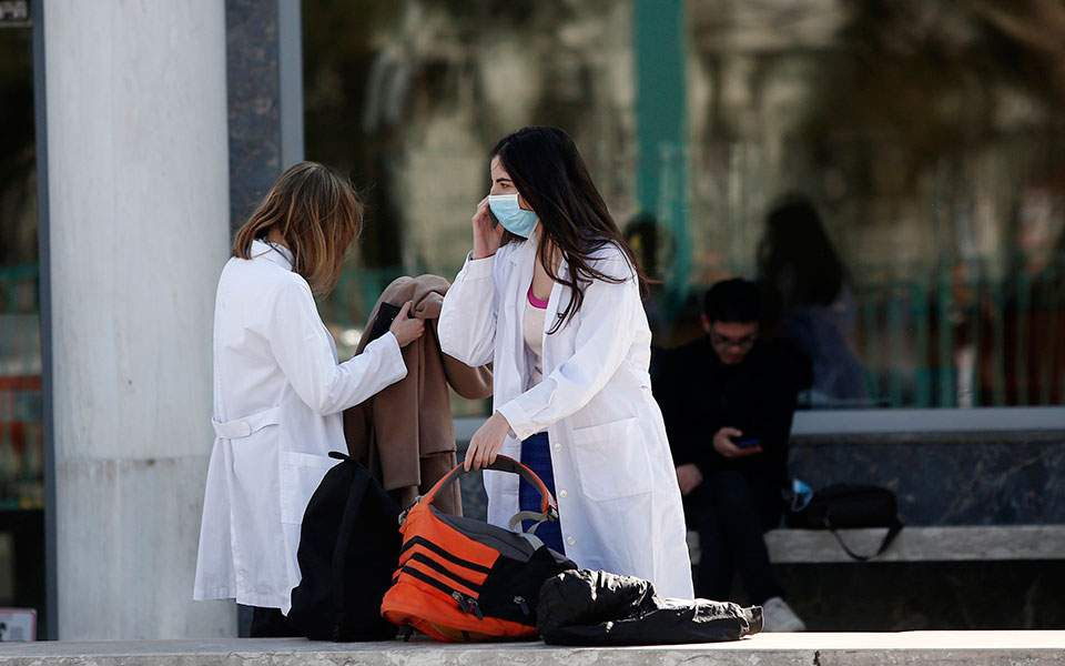 Konfirmohen 32 raste të reja me Covid 19 në Greqi, shkon në 138 numri i viktimave