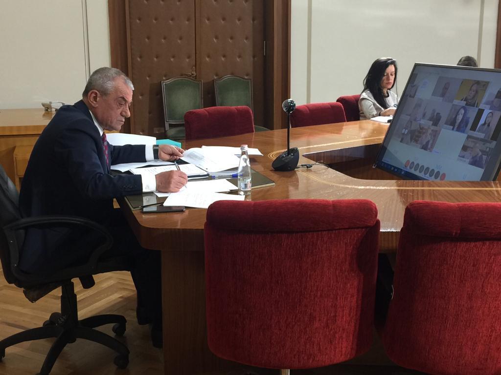 Nesër deputetët kthehen në Kuvend me maska, anulohet seanca e javës së ardhshme