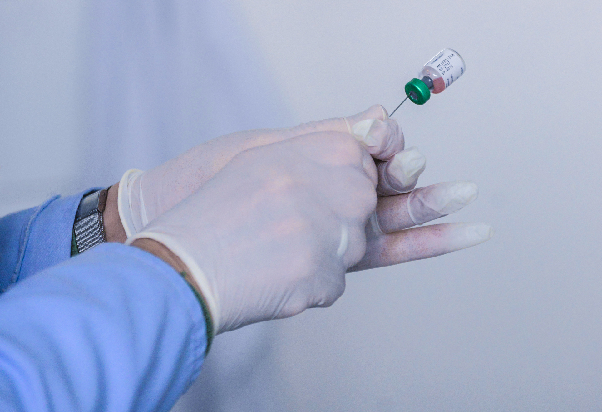 Vaksina që luftoi virusin e ngjashëm me Covid-19 gati për t’u testuar tek njeriu